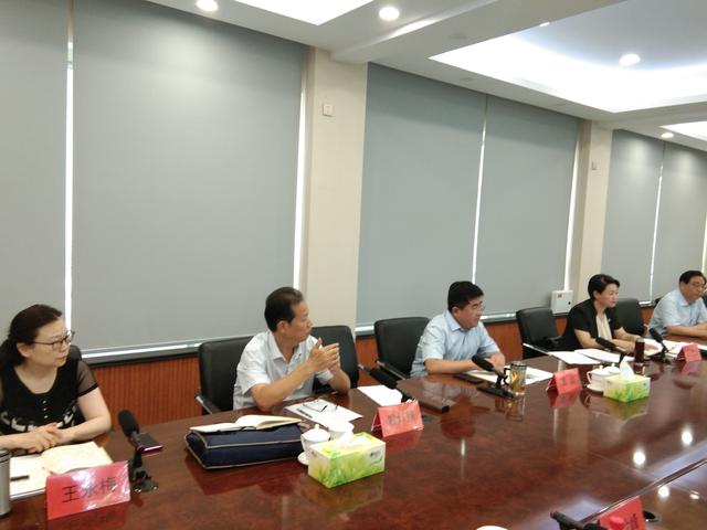 市政府与嵩岳科技产业发展有限公司举行科技战略合作洽谈会