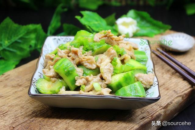 进入8月，吃红豆绿豆都不如吃这瓜，加肉炒鲜香味美，营养全面