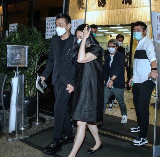 「误发」59岁刘德华误发显老生图秒删 重发美颜照展最美好的男神一面