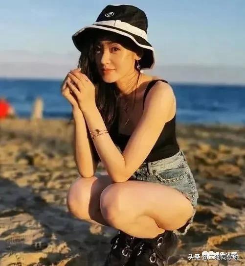 张天爱身材到底有多撩？当她穿上紧身背心那一