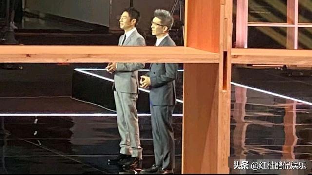 2020年央视《开学第一课》在武汉录制，主持人是撒贝宁和朱广权