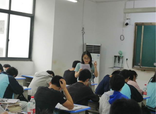 湖北武穴:高考前夜,武穴中学名师为考生速递“密钥”