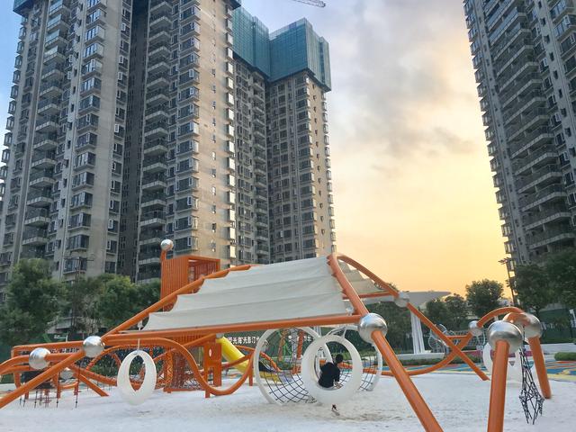 松山湖业主太飘了！有盘一夜涨价80万...