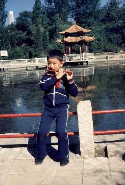 佟大为身后：卧床35年不能动弹的父亲，眼中常年