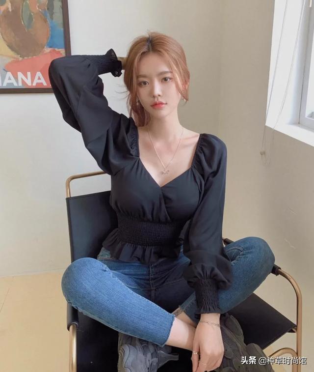 别再跟风穿T恤了，今年巨流行的“短袖”长这样