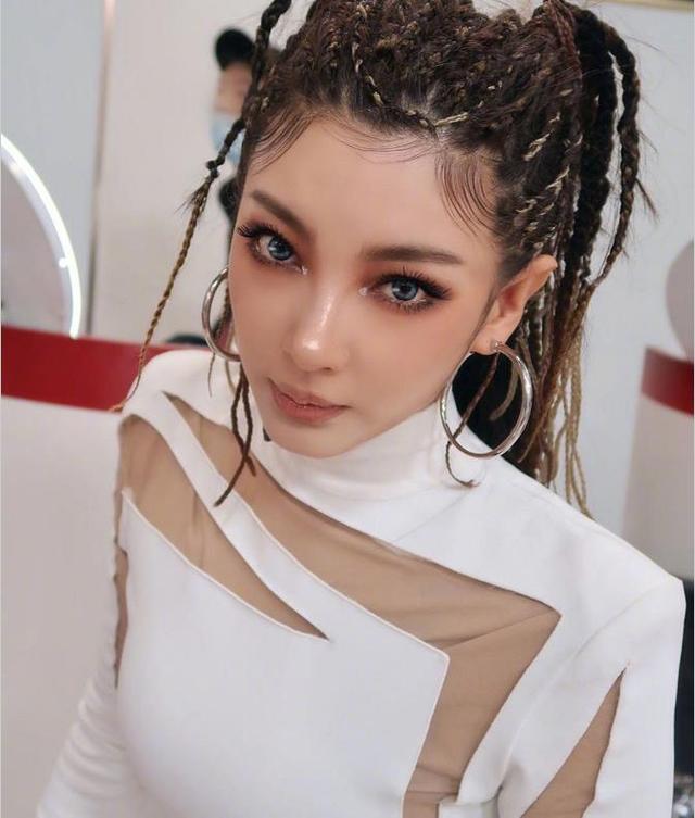 张雨绮当年偷割双眼皮，差点被周星驰换掉，没