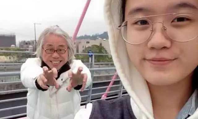 年纪相差40岁，交往7年依然幸福，这对儿“爷孙