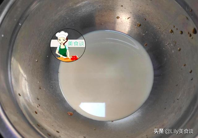 入伏后，家人最爱吃这道蒸糕，香甜软糯，每天吃一小块，能量满满
