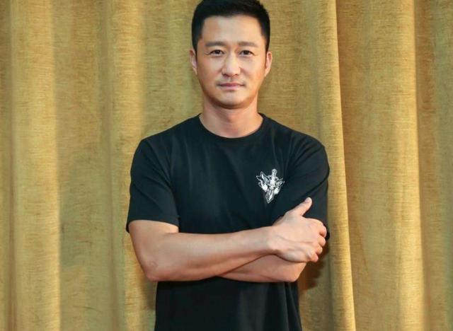 曾断言“吴京”红不了的老梁，现在为啥不露面了？