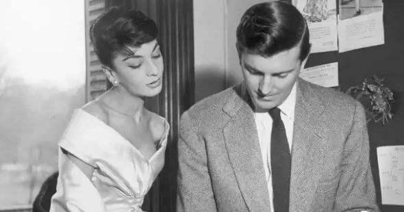 赫本曾经历两次婚姻，都没嫁给相伴42年的纪梵希，原因让人深思