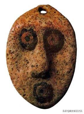 甘肃永昌鸳鸯池，四千年前骨簪上，36粒骨珠，象