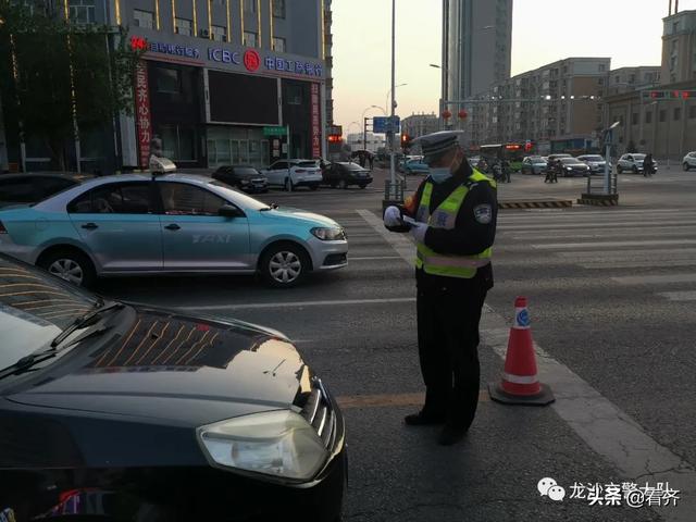 「齐齐哈尔身边事」龙沙交警大队，开展夜查专