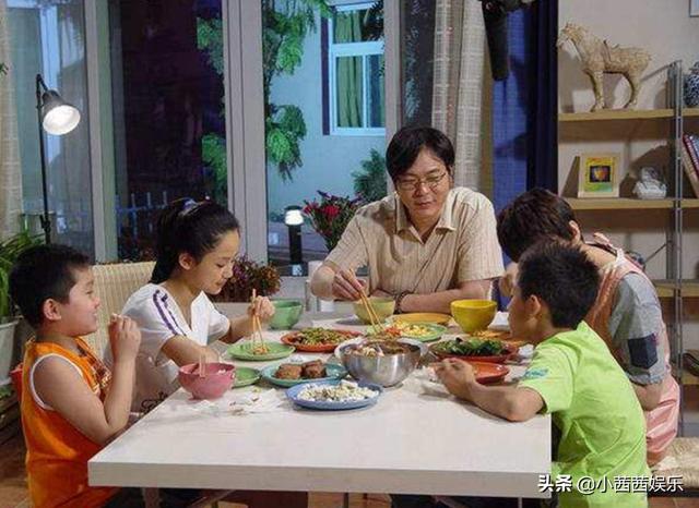 节目组问张一山：杨紫结婚会给多少“份子钱”，张一山回答太霸气