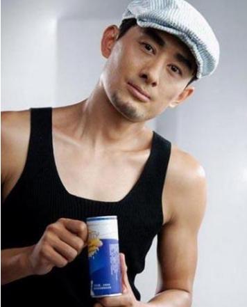 官宣：被网友造谣“吃软饭”，坐拥千万豪车豪