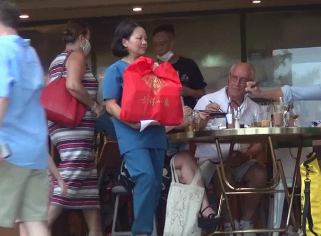 霍启刚一有时间就与郭晶晶腻在一起 难怪婚后两