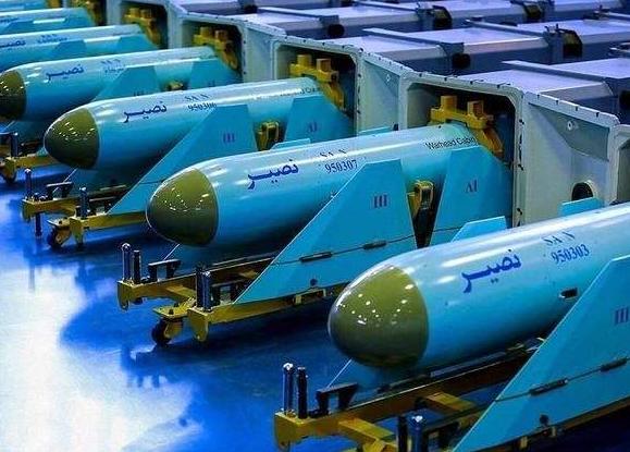 用自残方式吓唬美国，伊朗击沉自家军舰有何玄