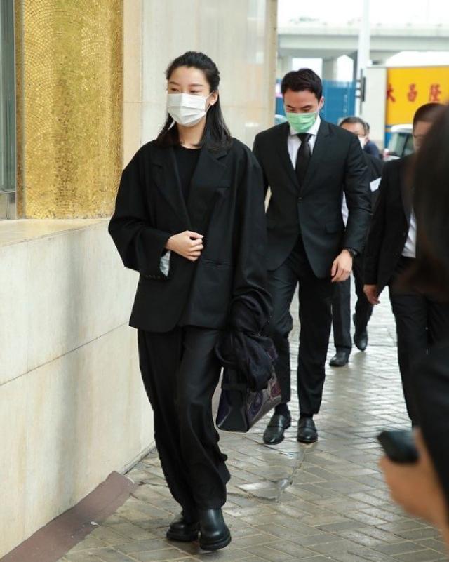 赌王的三位儿媳现身葬礼：两位儿媳是内地人，仅大儿媳是富家千金