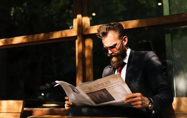 黄金今年大涨15%，要卖吗？