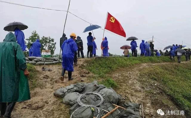 安徽芜湖：抗洪防汛 政法人在行动