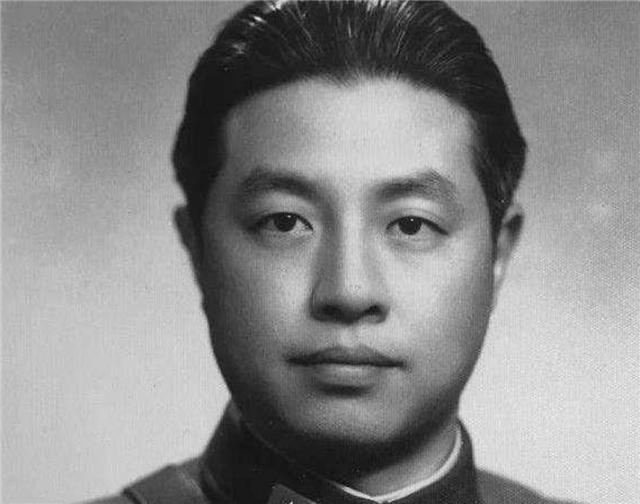 黄埔一期最小的学员，36岁就成为中将，孙女靠一