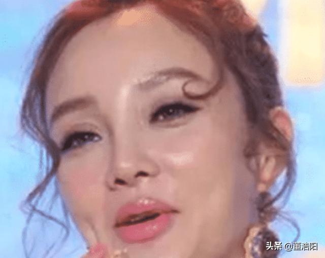 被破尿酸毁了的几位女星，李小璐不忍直视，她直接整成了“妖怪”