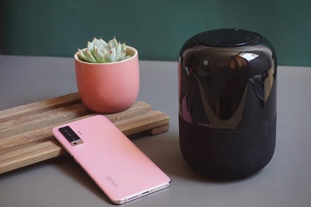 华为AI音箱2电池版：可无线移动的智能AI音箱