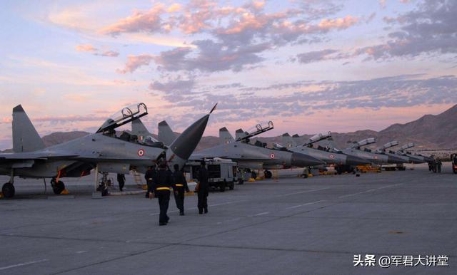 中国帮巴铁翻修战机，修好后性能飙升，巴铁十分满意