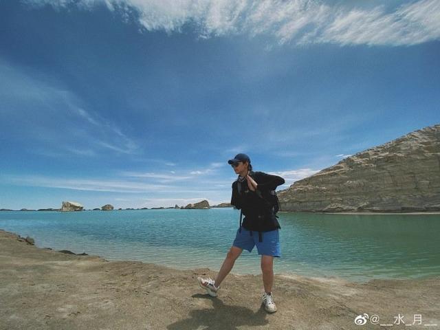 杨丽萍徒弟和爱人蜜月旅行，甜蜜互拍撒糖，水月甜蜜表白：你最棒