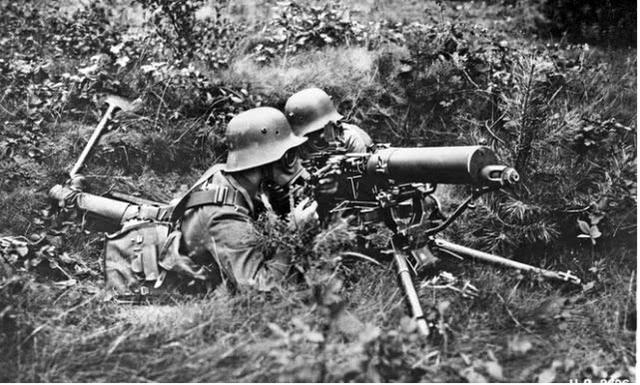 一战中这种武器使欧洲整整一代人丧命，使英国两百万女性孤独终老