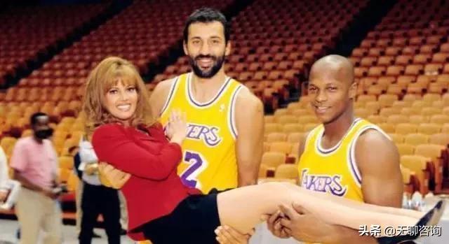 NBA中最美的老板娘，生活非常的混乱。