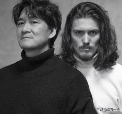 周华健30岁儿子罕见露面，笑起来神似父亲，混血都这么好看？