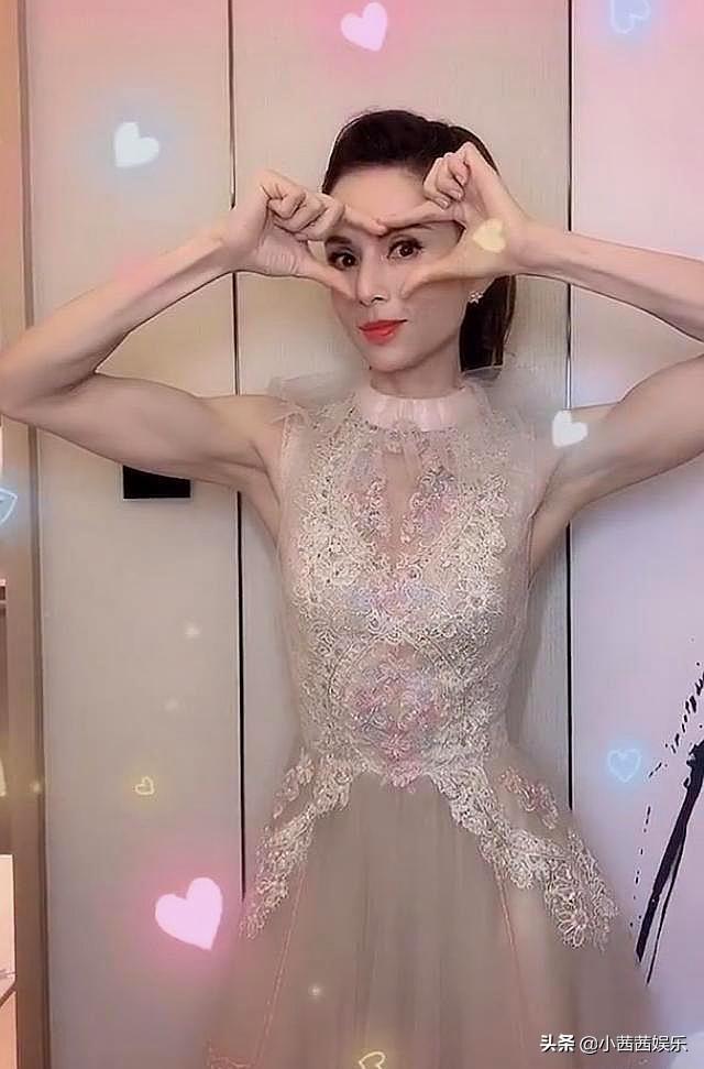 “小龙女”李若彤被指健身过头，肌肉发达，像