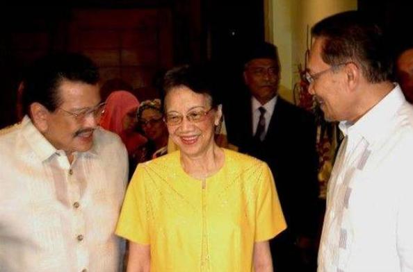 全球首位华裔女总统，以中国人身份为豪，上台