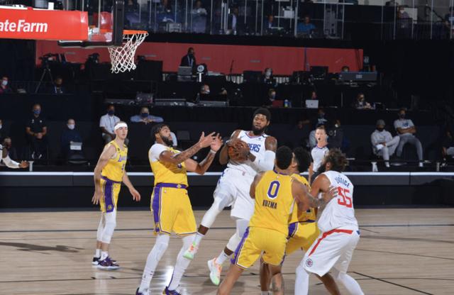 詹姆斯關鍵補籃准絕殺，一眉轟34+8，PG錯失關鍵三分，湖人險勝快艇！（影）-黑特籃球-NBA新聞影音圖片分享社區