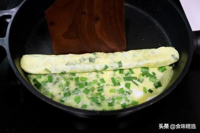 做毛巾鸡蛋卷，可不是直接煎那么简单，教你正确做法，层层薄如纸