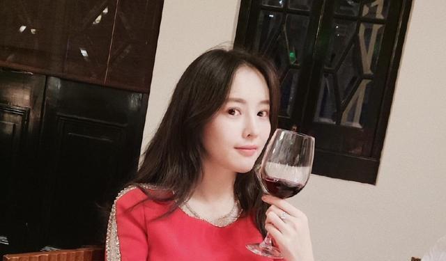 19岁因“一字马”爆红，却拒绝进入娱乐圈，今定