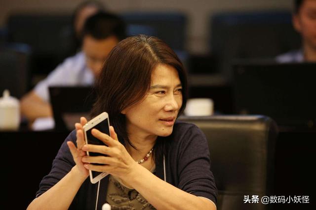 格力董明珠再怼小米雷军“风口论”：风没了，猪去哪儿？