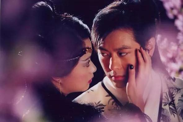 《聊斋志异》中的女鬼和女狐狸精，为什么她们