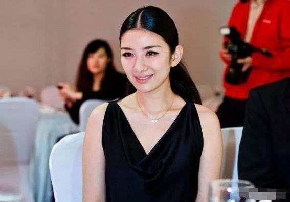 马伊琍黄奕17年后同框，走出婚变的她们成《还珠