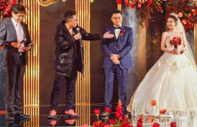 不是相声演员，结婚时，却让整个德云社来捧场