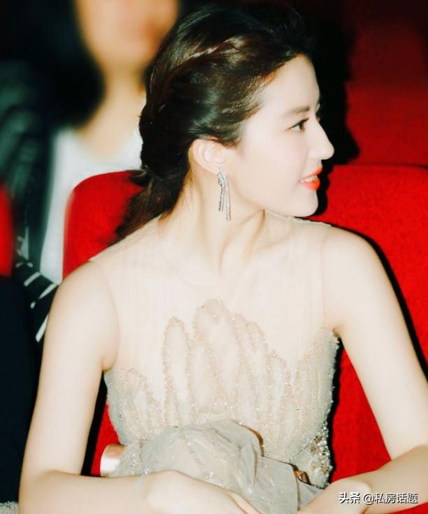 刘诗诗和刘亦菲：简直就是古典美的代表人物，是真美