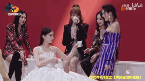 播一期节目就搞一次事情的黄圣依，亲手揭穿了