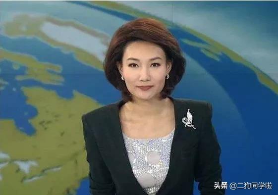 主持人短裤播新闻，大腿直接暴露，我被新闻联