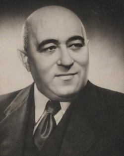 波兰闹改革苏联被迫默许，一小国眼馋效仿，惨