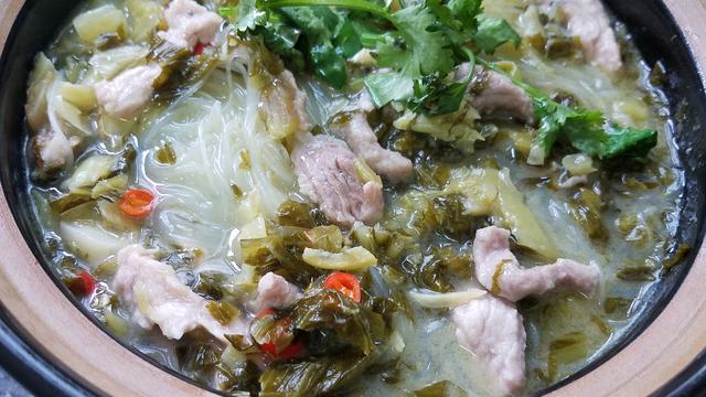 又香又好吃的酸菜肉丝粉，做法跟材料很简单，想吃就做