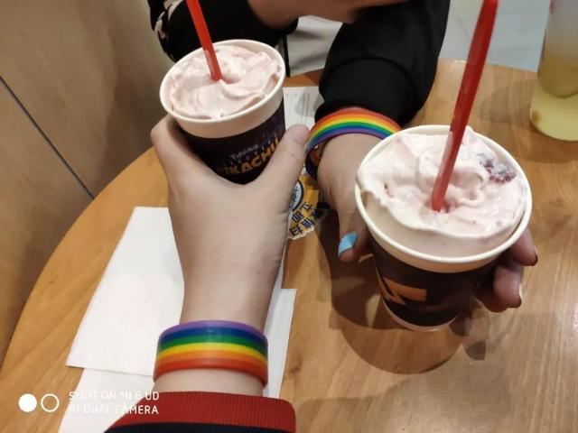 女孩|16岁跨性别女孩遭遇性别扭转治疗