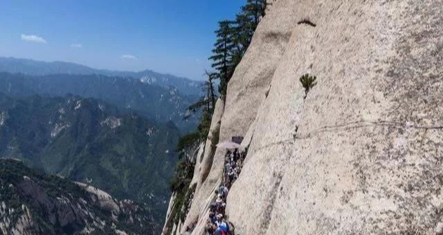 中国“最危险”华山栈道，到底是何人修建，古人又是如何修的呢？