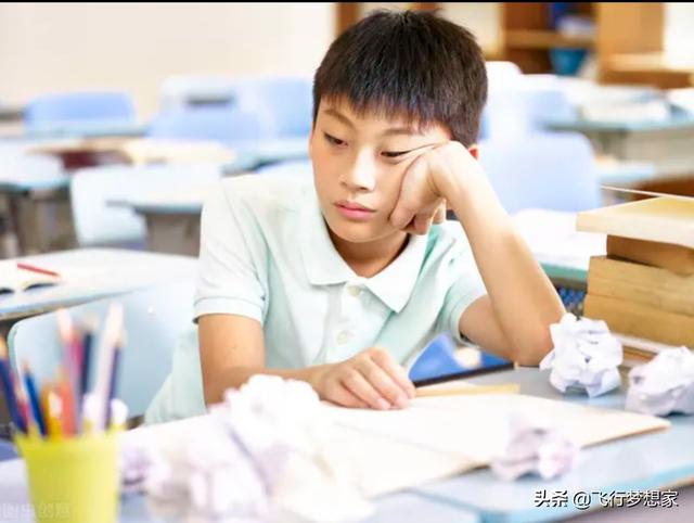 如何让孩子摆脱巨婴的称号，我们作为家长应该这样教导