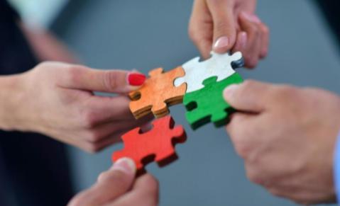 贷款发工资，30员工只剩8个留下，老板大笑3声，