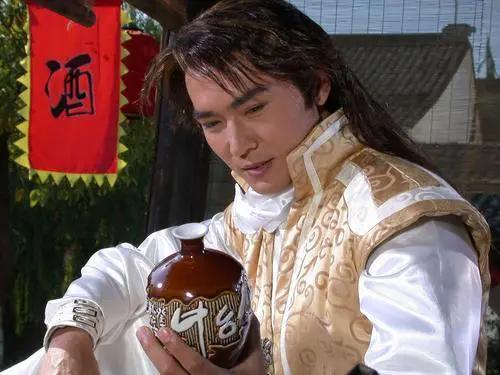 他是武侠剧第一男神，将上亿家产留给出轨的前妻，为何这么傻？